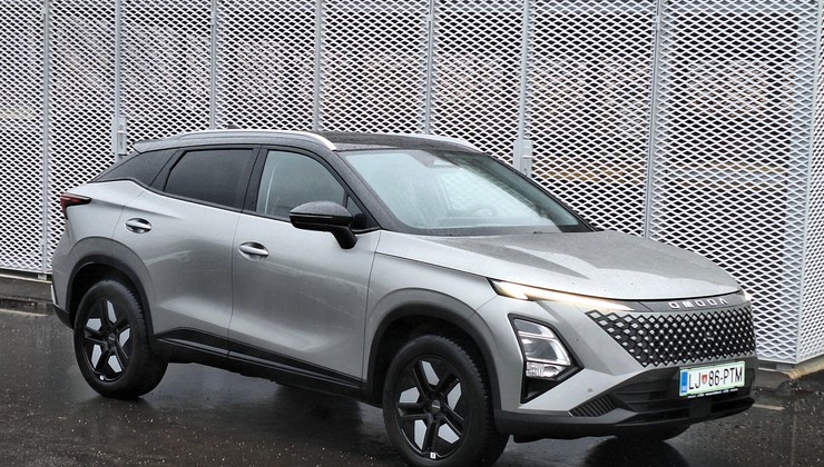 Pravi komad auta za 23.990 eura, a ima 4,4 metra, sistemsku snagu od 224 konja, 5 EURO NCAP zvjezdica, 7 godina jamstva, a sve to i za 20 % manje novca od ljutog konkurenta, od Toyote C-HR Hybrid