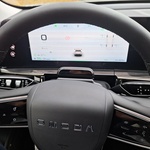 Pravi komad auta za 23.990 eura, a ima 4,4 metra, sistemsku snagu od 224 konja, 5 EURO NCAP zvjezdica, 7 godina jamstva, a sve to i za 20 % manje novca od ljutog konkurenta, od Toyote C-HR Hybrid (foto: Matjaž Gregorič)