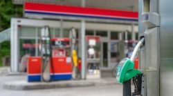 Vlada će ograničiti količinu goriva koju stranci mogu natočiti u Sloveniji u pograničnim područjima. Evo što će država učiniti u vezi s rezervama naftnih derivata