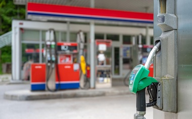 Vlada će ograničiti količinu goriva koju stranci mogu natočiti u Sloveniji u pograničnim područjima. Evo što će država učiniti u vezi s rezervama naftnih derivata