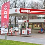 65 centi za litru benzina plaćaju Rusi, ili čak 4x manje nego Europljani koji sve skuplje plaćaju cijenu ratovanja u Ukrajini, Iranu... (foto: Lukoil / FB)