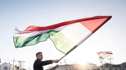 Orbán je pao zbog preskupih kobasica i benzina, a ne zbog Zelenskog i Trumpa, globalizma ili suverenizma! 16 Viktorovih godina palo na blagajni i sve tanjem novčaniku