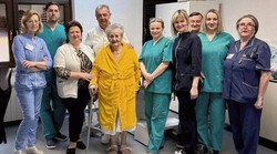 Dobio na dar litru ličke rakije jer je Baka k’o curica, a prije samo mjesec dana odstranjen joj je tumor od 36 kg!