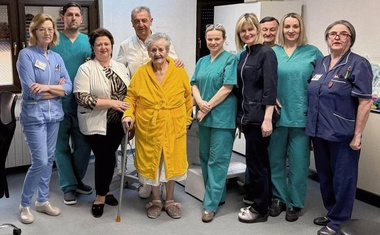 Dobio na dar litru ličke rakije jer je Baka k’o curica, a prije samo mjesec dana odstranjen joj je tumor od 36 kg!