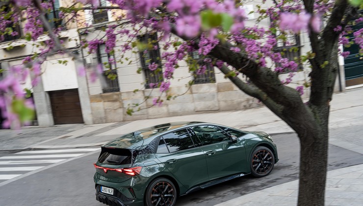 CUPRA Born 2026: novi električni adut s dometom do 631 km i 326 KS -