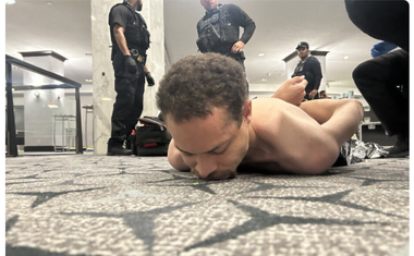 Ovo je napadač na skup na kojem je bio prisutan Trump. Uhićen je