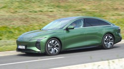 Limuzina od 5 m za 29.990 eura, za stvarni život, ne za briselske powerpointe!  Daleko najviše cm2 pleha za najmanje novca