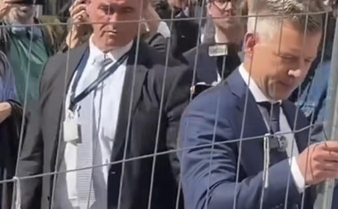 Magyar srušio Orbánovu željeznu zavjesu ispred Parlamenta u Budimpešti, Plenkovićeva na Markovu trgu još čuva hrvatsku političku elitu