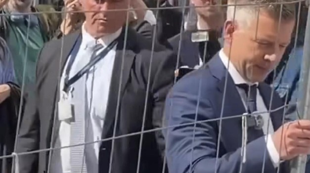 Magyar srušio Orbánovu željeznu zavjesu ispred Parlamenta u Budimpešti, Plenkovićeva na Markovu trgu još čuva hrvatsku političku elitu