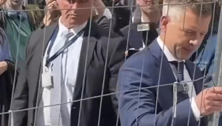 Magyar srušio Orbánovu željeznu zavjesu ispred Parlamenta u Budimpešti, Plenkovićeva na Markovu trgu još čuva hrvatsku političku elitu