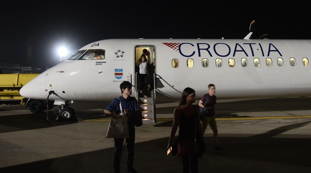 Croatia završila uzlet na travnjaku Resnika. Incident na splitskom aerodromu: A220 Croatia Airlinesa i let za Frankfurt prekinut