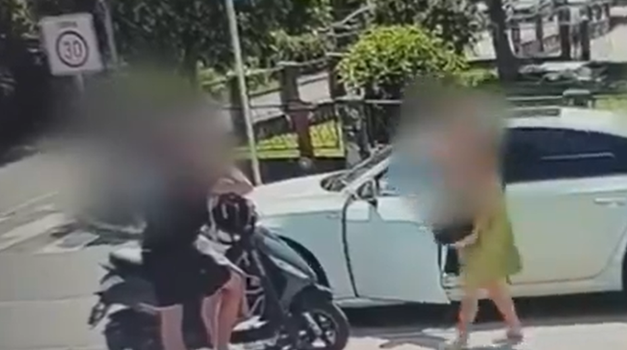 Mama navodno polila tinejdžera benzinom, sin joj zapalio šibicu - šokantni prizori iz našeg susjedstva