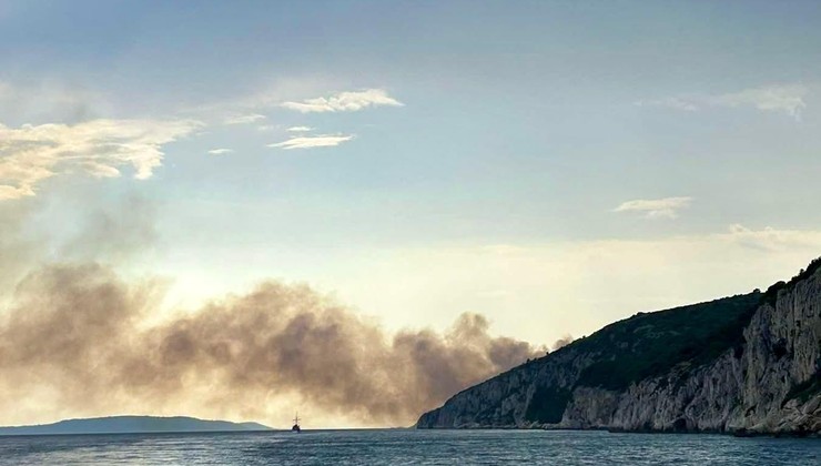 Gromovi izazvali niz požara u Dalmaciji: Gori na Čiovu, Hvaru i u Parku prirode Telašćica
