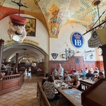 U Dubrovniku krigla pive i 10 eura, u srcu Münchena i upola manje i to u kultnoj i najpoznatijoj bavarskoj  pivnici (foto: Uredništvo)