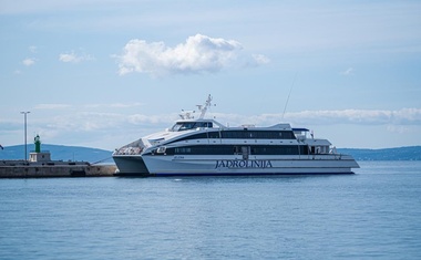 Jeleni treba samo 4 sata za novu liniju Zadar - Ancona, Jadrolinija s katamaranom povezuje na najbrži način dvije obale Jadrana