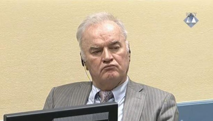 Umro je ratni zlikovac Ratko Mladić, balkanski mesar koji je kriv za najmanje 20.000 ugašenih života, pa i za smrt kćeri Ane koja nije izdržala ratno ludilo svoga oca